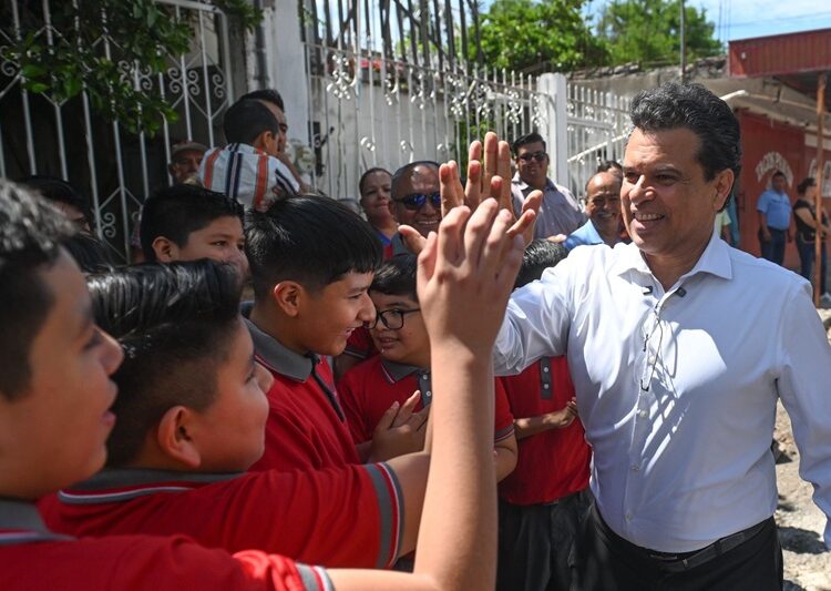 Alcalde Lalo Gattás da banderazo a dos obras más de pavimentación