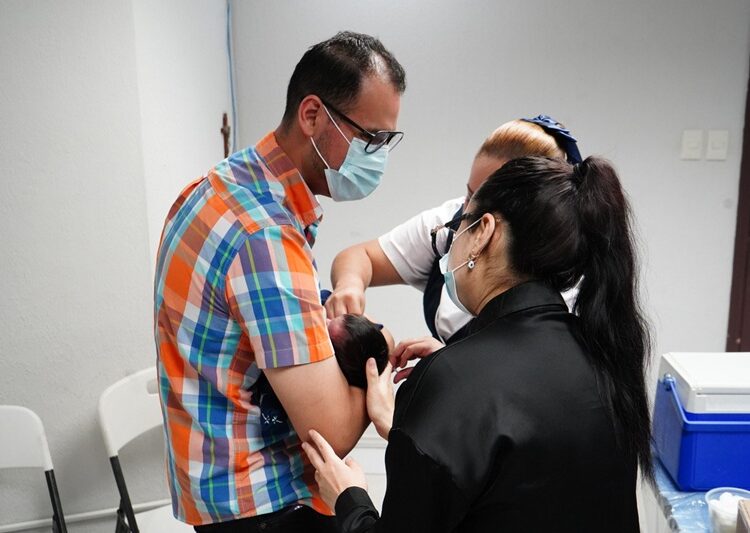 Arranca jornada de vacunación contra el sarampión en el Sistema DIF NLD