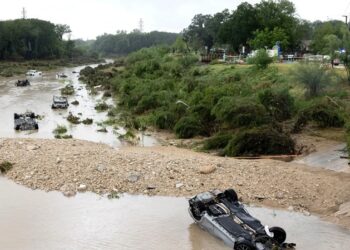 Aumentan a 11 muertos por fuertes lluvias en San Antonio