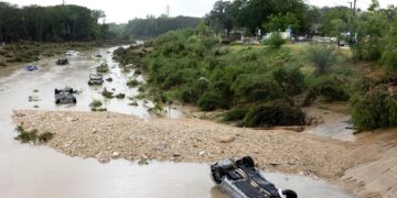 Aumentan a 11 muertos por fuertes lluvias en San Antonio