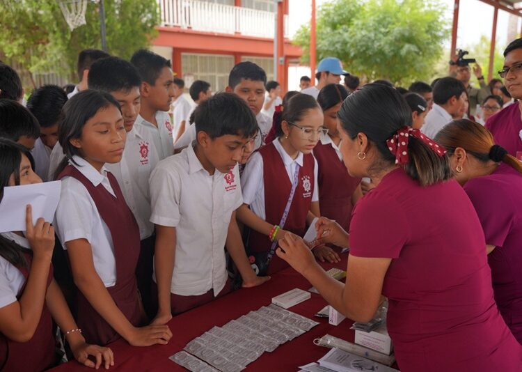 Brigada Joven llega a la escuela Secundaria No.80