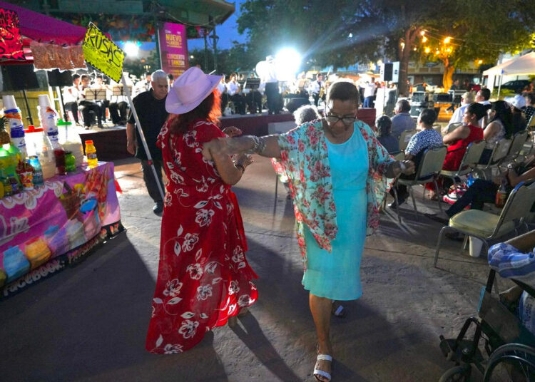 “Concierto y Danzón” enciende los festejos por el 177 aniversario de NLD