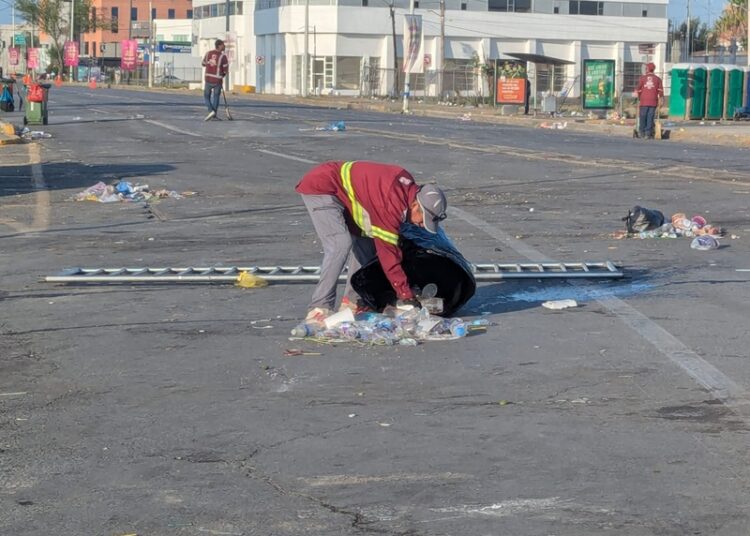 Cuadrillas de Servicios Públicos Primarios limpian calles tras festejo por el 177 aniversario