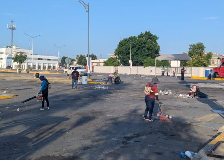 Cuadrillas de Servicios Públicos Primarios limpian calles tras festejo por el 177 aniversario