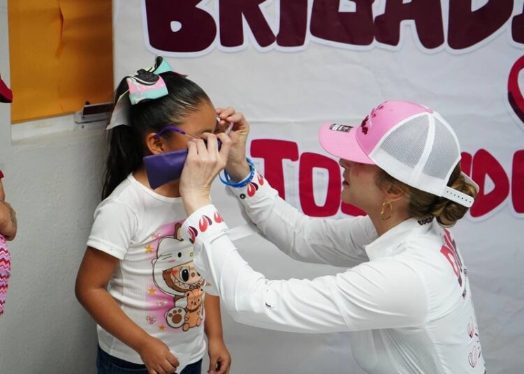 DIF NLD entrega lentes a menores como resultado de la brigada infantil “Tocando Corazones”