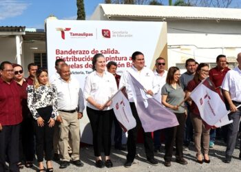 Da SET banderazo de salida a entrega de materiales de pintura para mantenimiento en escuelas