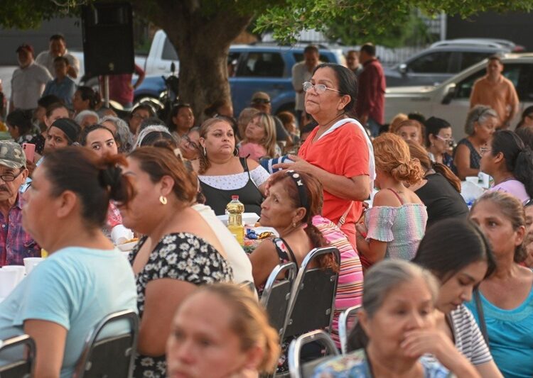 Disfrutan de ‘Tarde en Familia’ en la Estudiantil