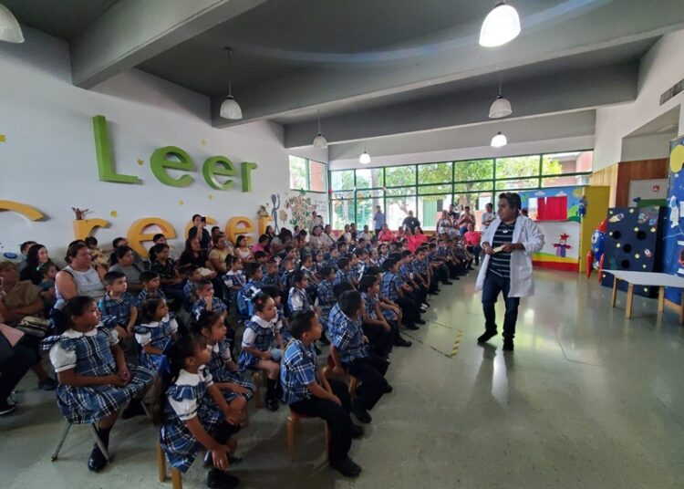 Disfrutan pequeños estudiantes de mañana mágica en Estación Palabra