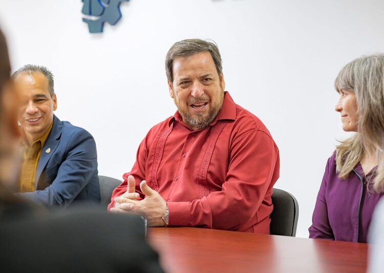 Distingue SET a maestras y maestros del ITNLD por 30 y 40 años de servicio educativo