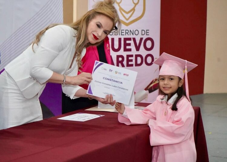 Emotiva graduación en los CAIC del DIF NLD