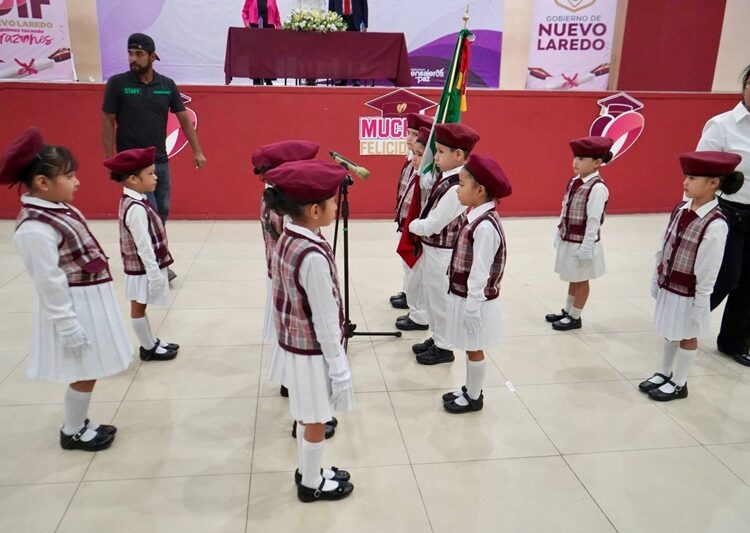 Emotiva graduación en los CAIC del DIF NLD