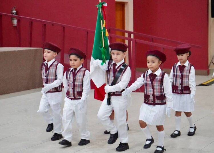 Emotiva graduación en los CAIC del DIF NLD