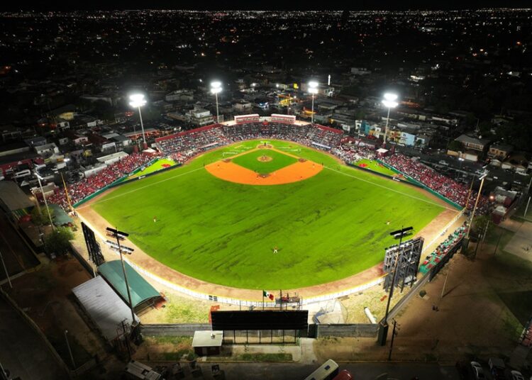 Emotiva noche béisbol une a NLD en el juego del 177 aniversario