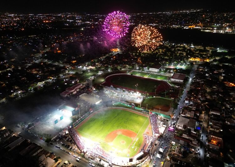 Emotiva noche béisbol une a NLD en el juego del 177 aniversario