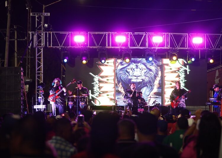 Emotiva noche béisbol une a NLD en el juego del 177 aniversario