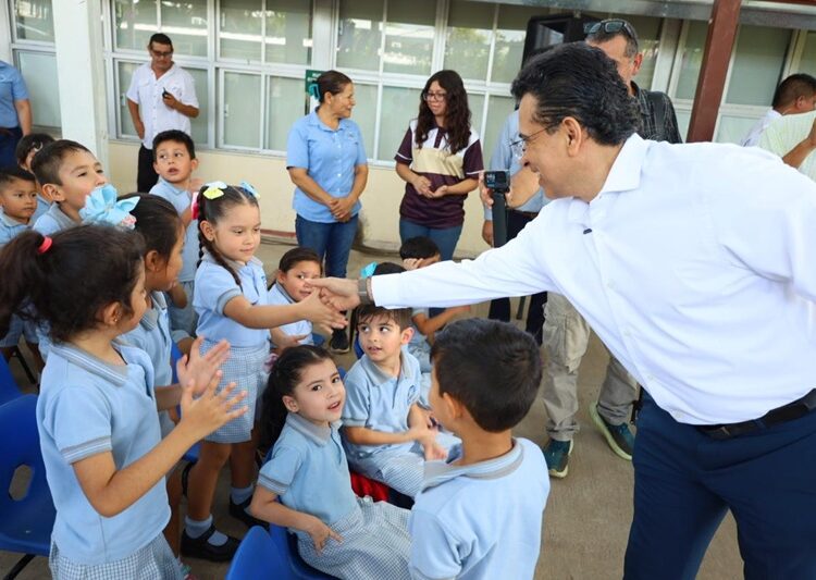 En beneficio de 172 alumnos, entrega Municipio obra educativa