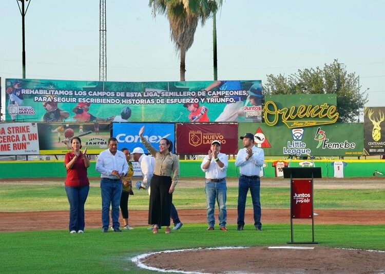 Entrega Carmen Lilia campos de béisbol renovados a niños de la Liga Oriente