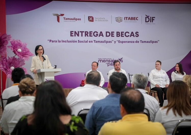 Entrega DIF Tamaulipas becas a niños y jóvenes en situación de vulnerabilidad