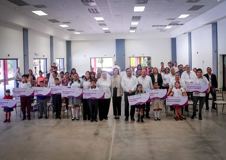 Entrega DIF Tamaulipas becas a niños y jóvenes en situación de vulnerabilidad