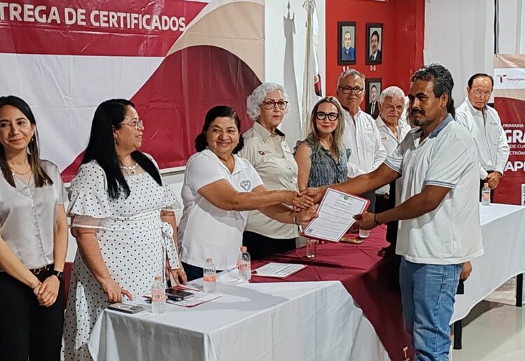 Entrega ITEA certificados de educación básica a 150 tamaulipecos