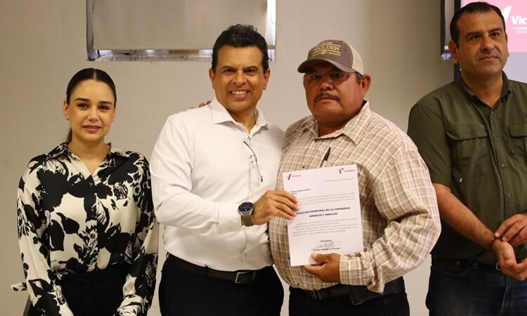 Entrega Lalo Gattás nombramientos a delegados ejidales