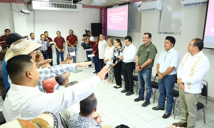 Entrega Lalo Gattás nombramientos a delegados ejidales