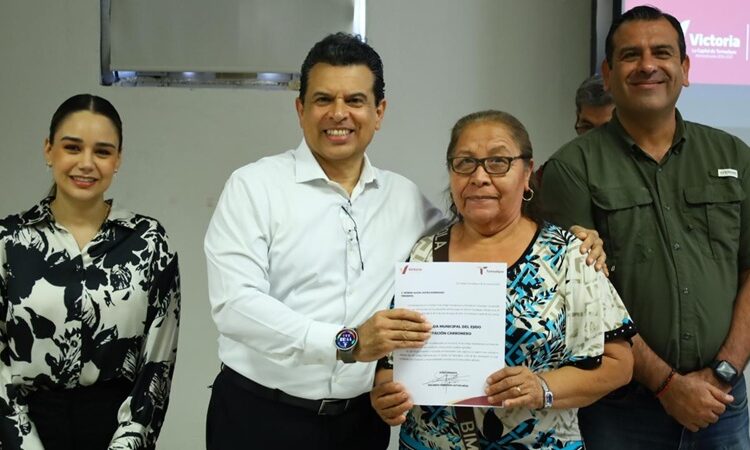 Entrega Lalo Gattás nombramientos a delegados ejidales