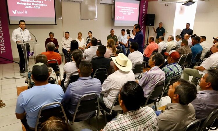 Entrega Lalo Gattás nombramientos a delegados ejidales