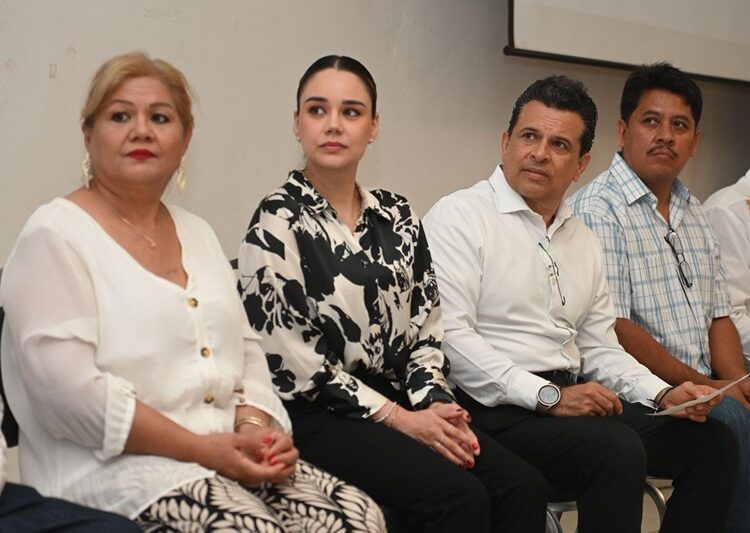 Entrega Lalo Gattás nombramientos a delegados ejidales