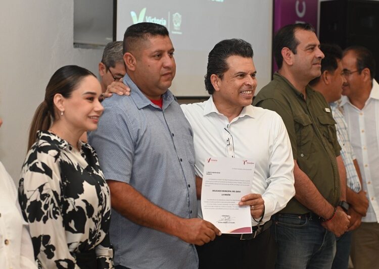 Entrega Lalo Gattás nombramientos a delegados ejidales