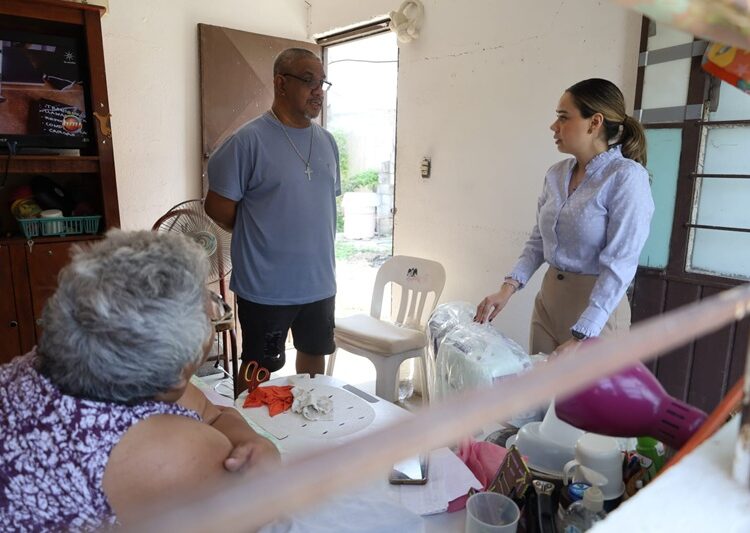 Entrega Lucy de Gattás apoyos en los hogares de las familias victorenses