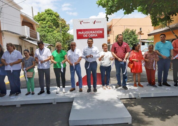 Entrega Municipio calle pavimentada en colonia México