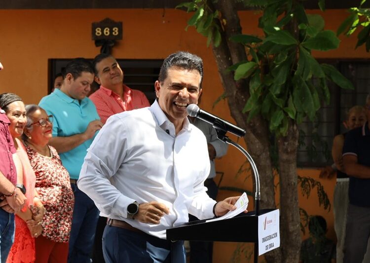 Entrega Municipio calle pavimentada en colonia México