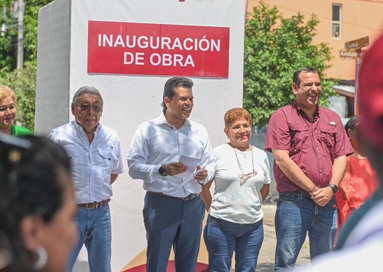 Entrega Municipio calle pavimentada en colonia México