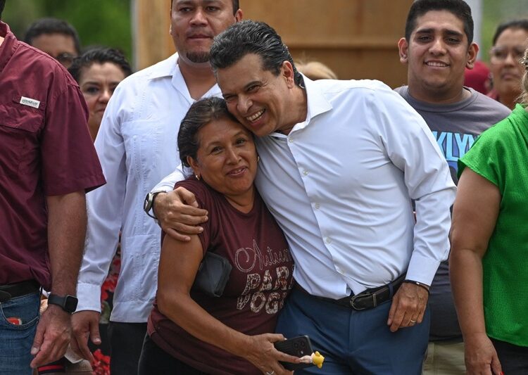 Entrega Municipio calle pavimentada en colonia México