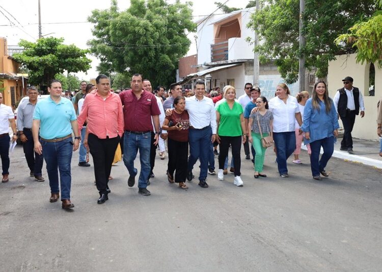 Entrega Municipio calle pavimentada en colonia México