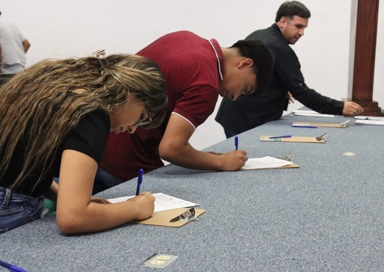 Entrega UP Región Ribereña becas para el cuatrimestre mayo-agosto