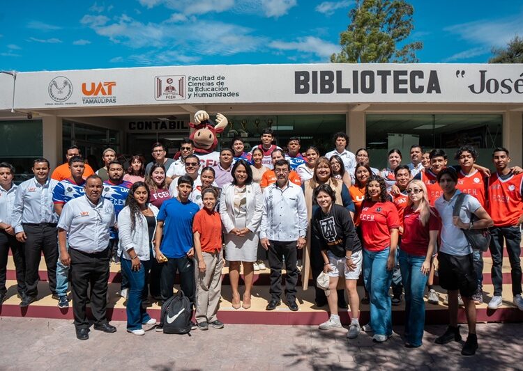 Entrega rector equipamiento en la Facultad de Ciencias de la Educación y Humanidades