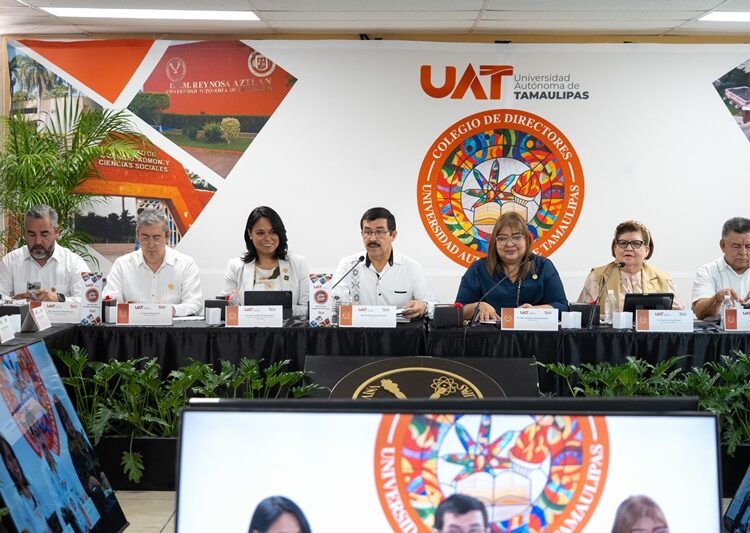 Entrega rector equipamiento en la Facultad de Ciencias de la Educación y Humanidades