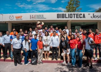 Entrega rector equipamiento en la Facultad de Ciencias de la Educación y Humanidades
