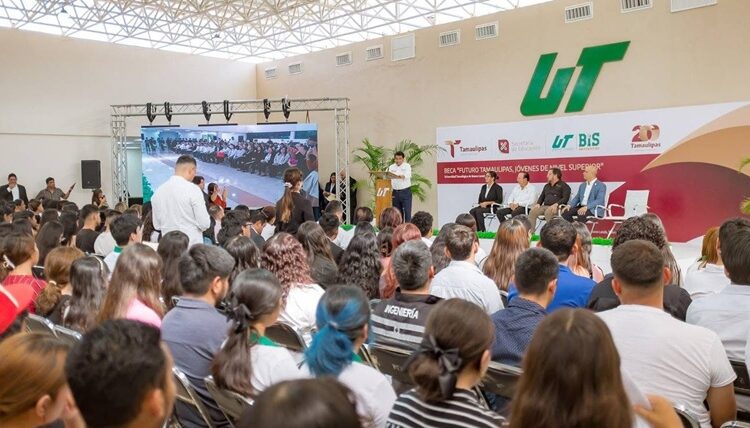 Entregan becas “Futuro Tamaulipas Jóvenes de Nivel Superior” en NLD