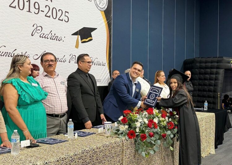 “Es un honor ser padrino y me llena de orgullo su logro alcanzado”: Humberto