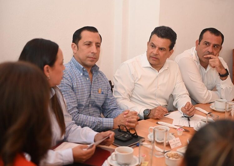 Estrechan lazos de colaboración Gobierno de Victoria y CANACO