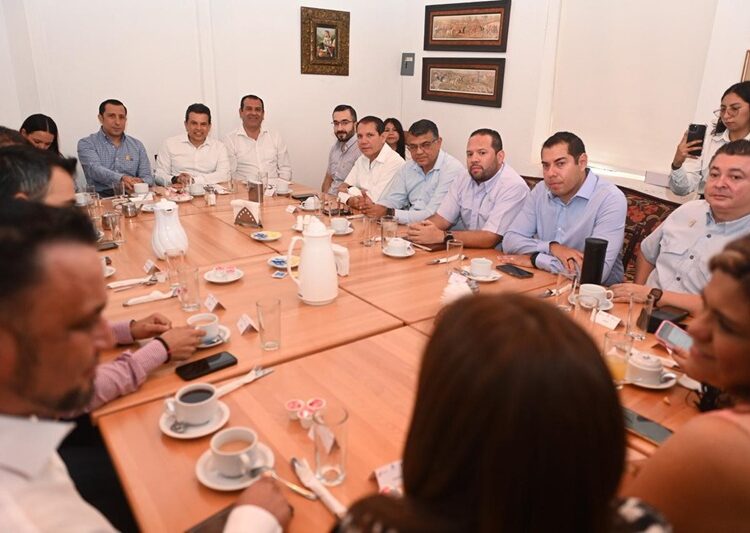 Estrechan lazos de colaboración Gobierno de Victoria y CANACO