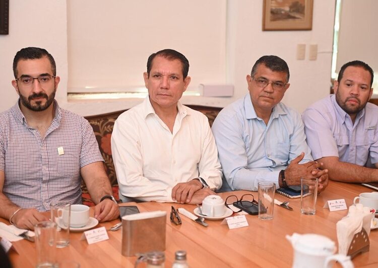 Estrechan lazos de colaboración Gobierno de Victoria y CANACO