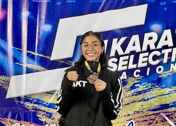 Estudiantes de la UAT destacan en Nacional de Karate
