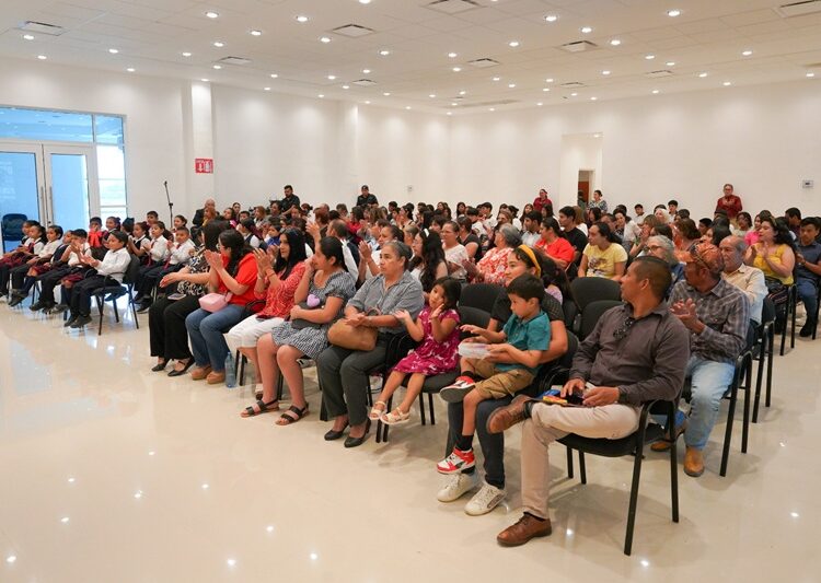 Evocan la Fundación de NLD con emotiva obra de teatro en la Infoteca