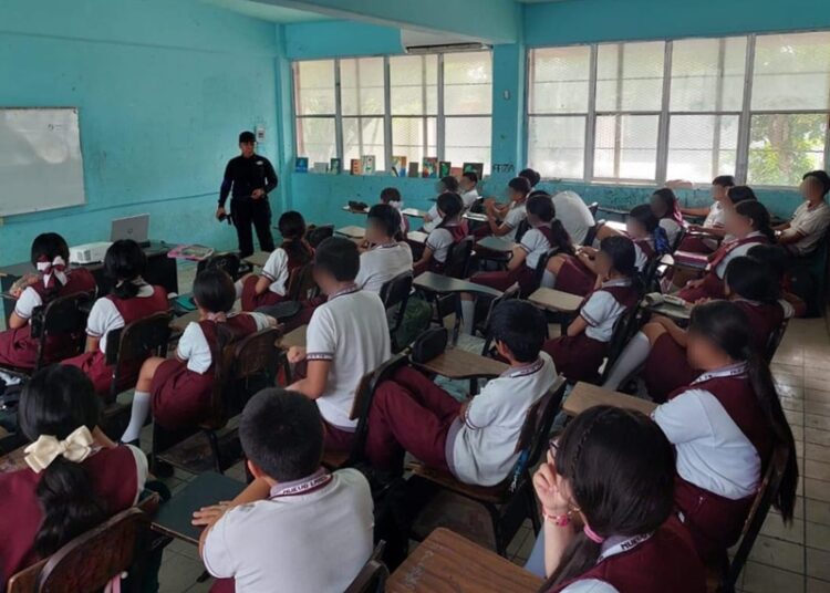 Imparte SSPT taller para prevenir ciberbullying en secundaria de NLD