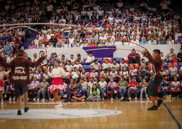 Impulsan AVA y María de Villarreal tradiciones con el Concurso de Rondas y Salto de Cuerda