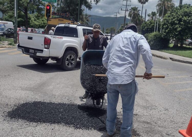 Intenso operativo de bacheo tras reportes por lluvias en la Capital
